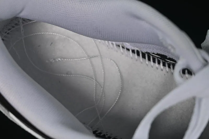 All Categories Nk SB Dunk Series Nk SB Dunk Low Low-top sneakers Nike SB Dunk Low White, black and gray color Low-top casual sneakers IB4620-141